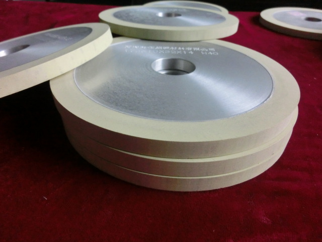 Vitrified wheel for bruting natural diamond