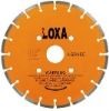 Concrete cutting segmented diamond blade